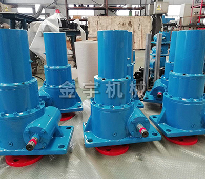 滾(gǔn)珠絲杠(gang)升降機(ji)